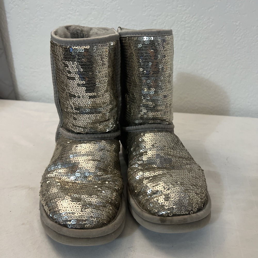 Ugg Womens Classic Short Size 6 Silver Gold sequins Fur Lined Pull On Boots - Picture 7 of 9